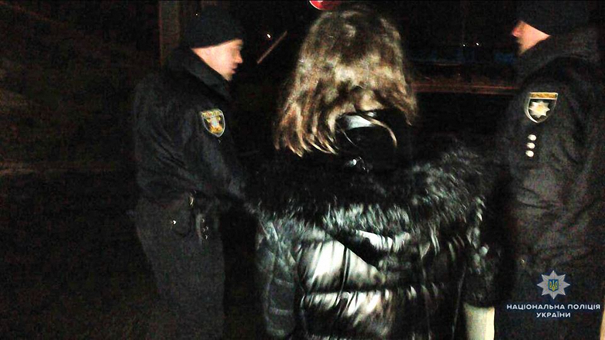В Николаеве пьяная женщина сбросила своего сына с моста - фото 1