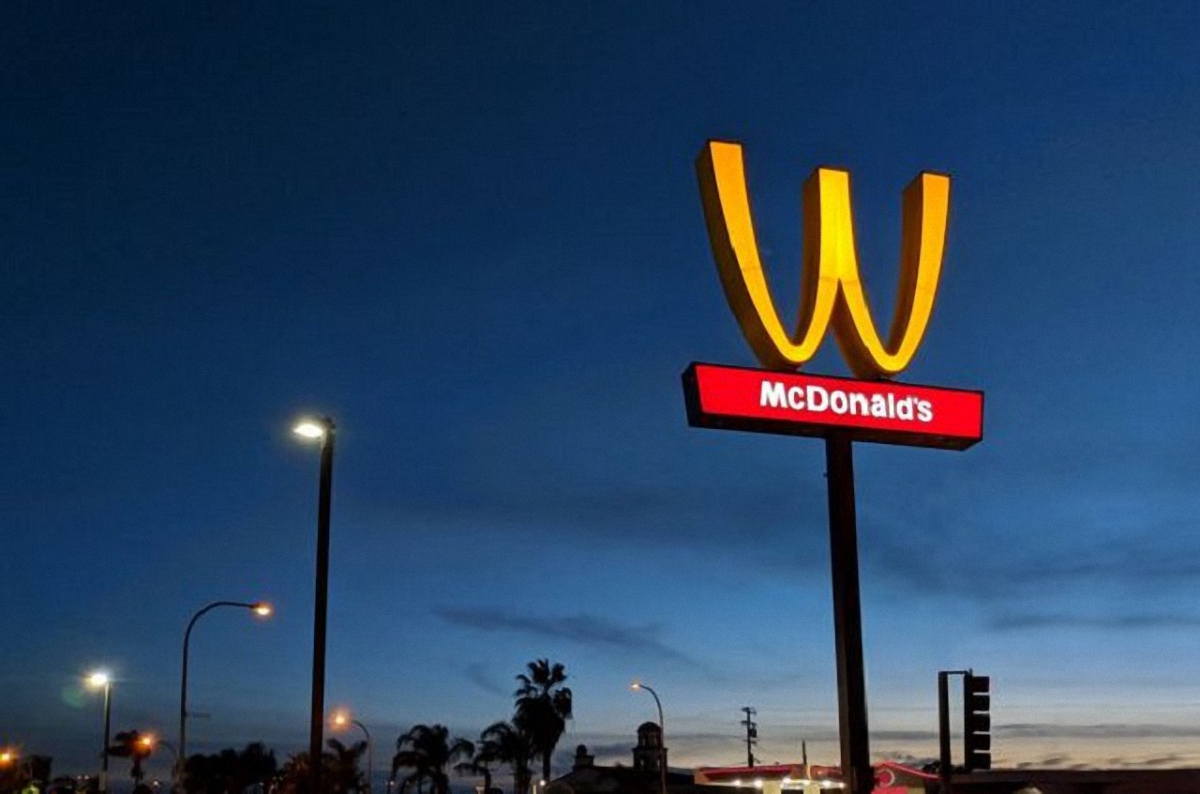 McDonald's изменит логотип в честь 8 марта - фото 1