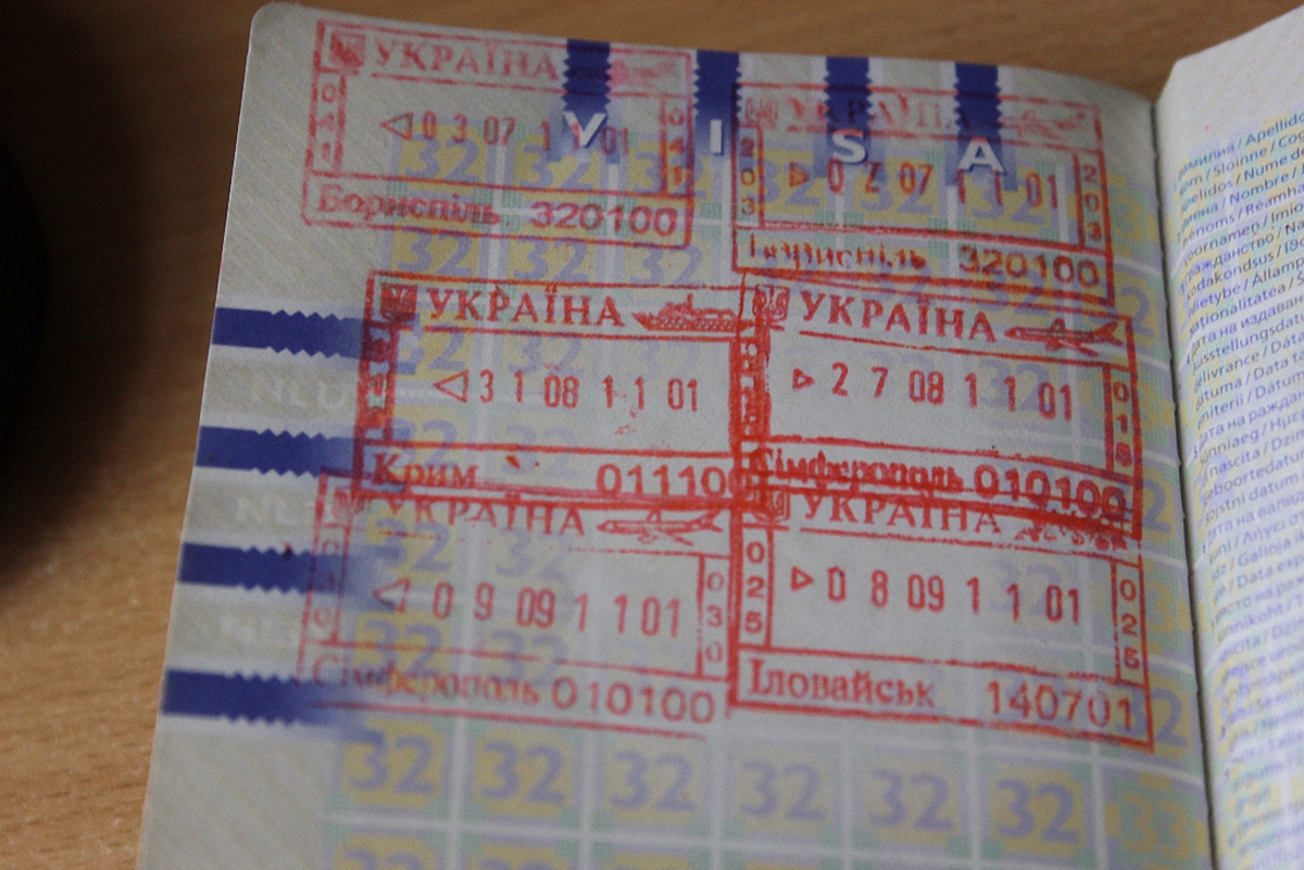 Для въезда в Украину жителям 46 стран нужна виза - фото 1