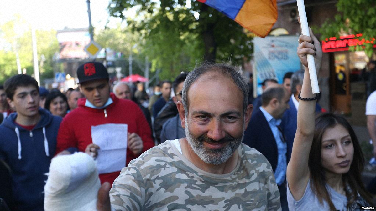 Никола Пашиняна задержали 22 апреля в Ереване - фото 1