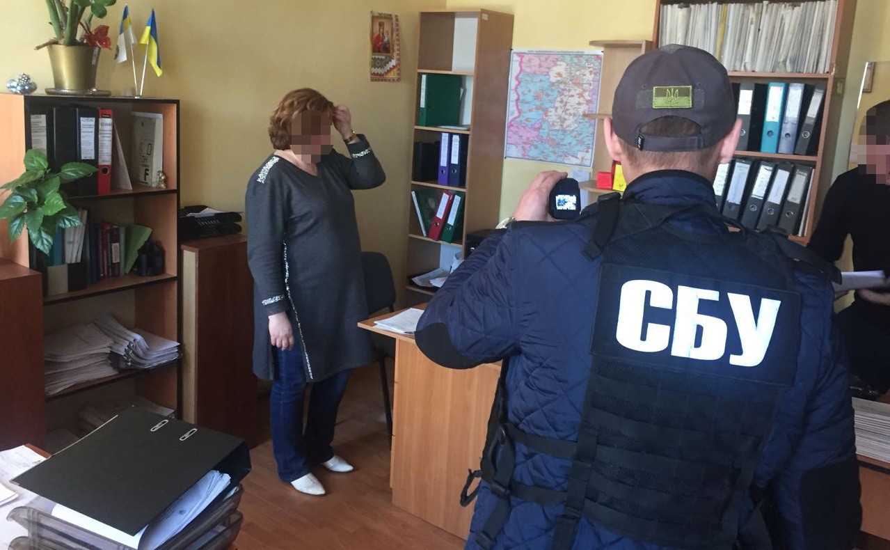 СБУ задержала чиновницу ГФС на взятке - фото 1