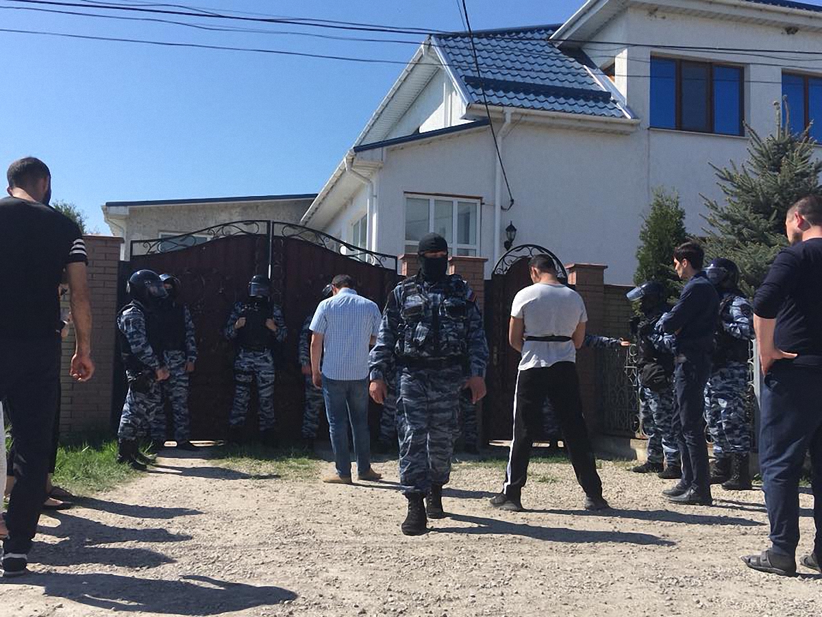 Оккупанты пришли с обыском к крымским татарам - фото 1