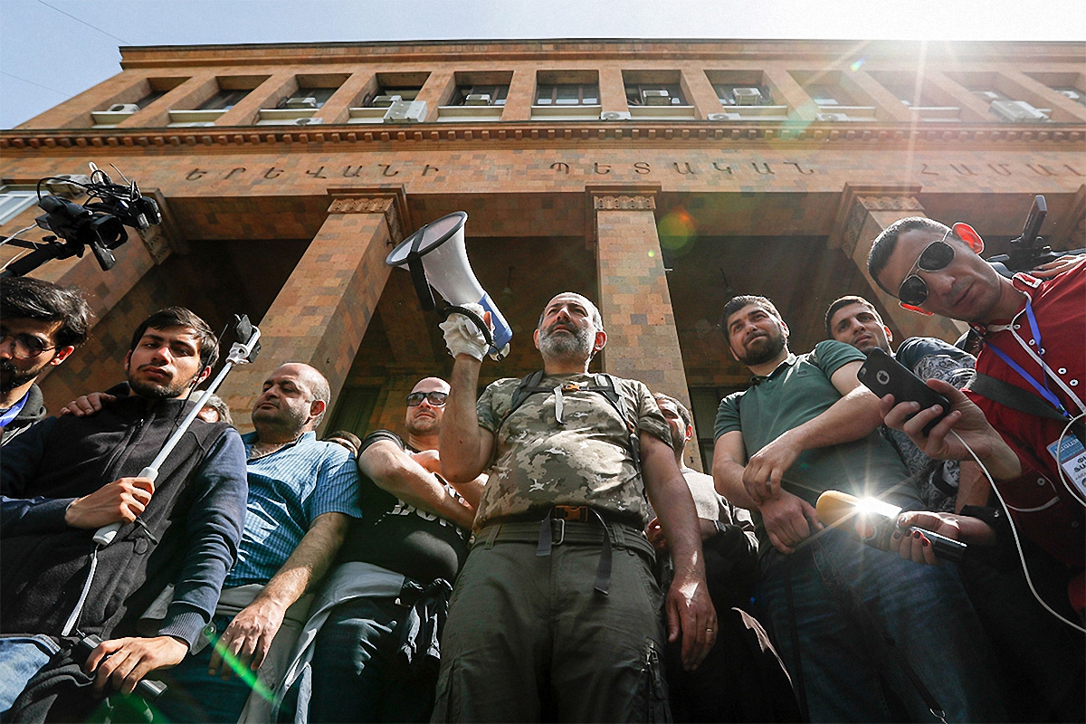 В Армении 25 апреля возобновились протесты - фото 1