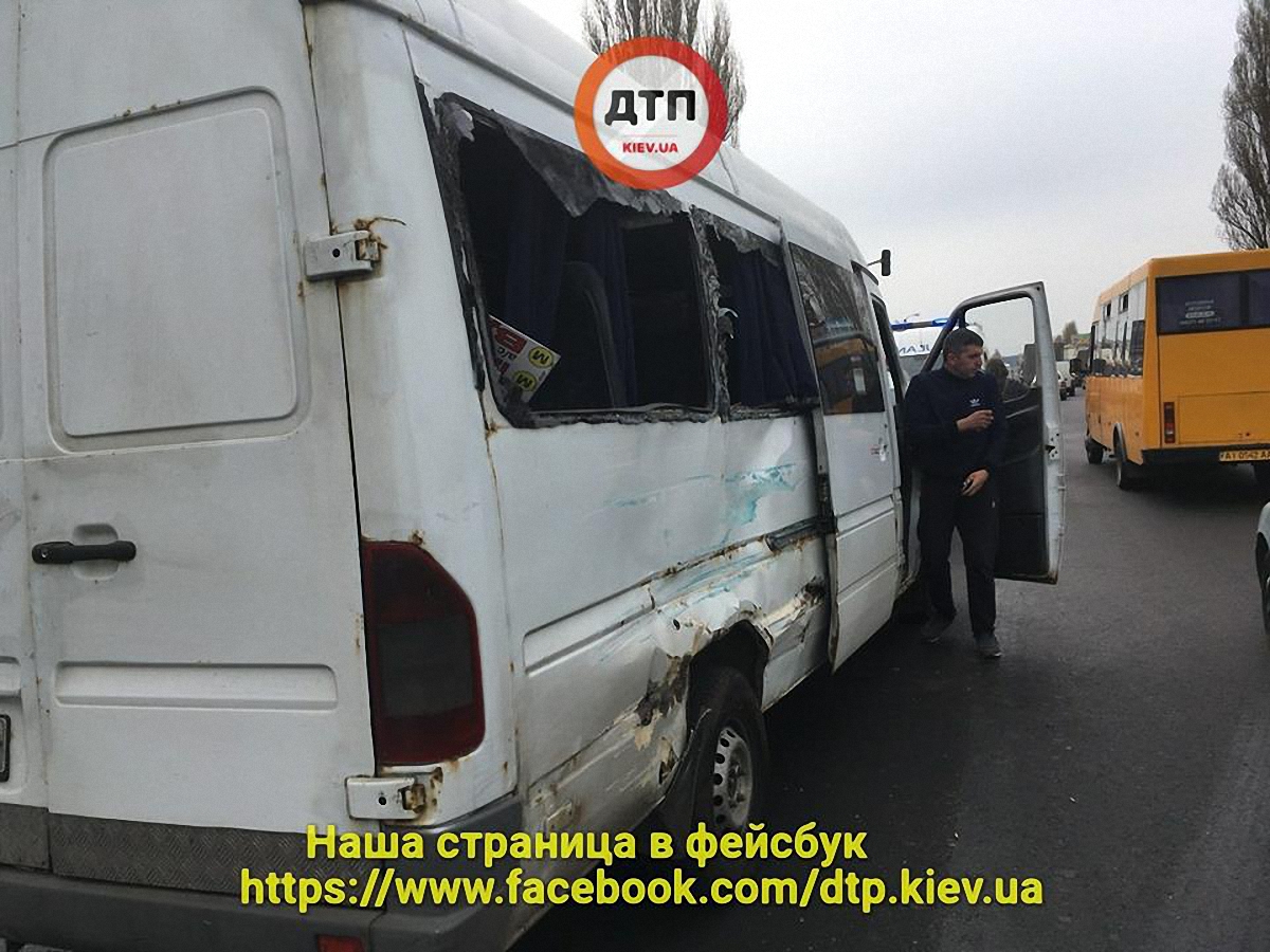 В Киеве столкнулась 718 маршрутка и грузовик - фото 1