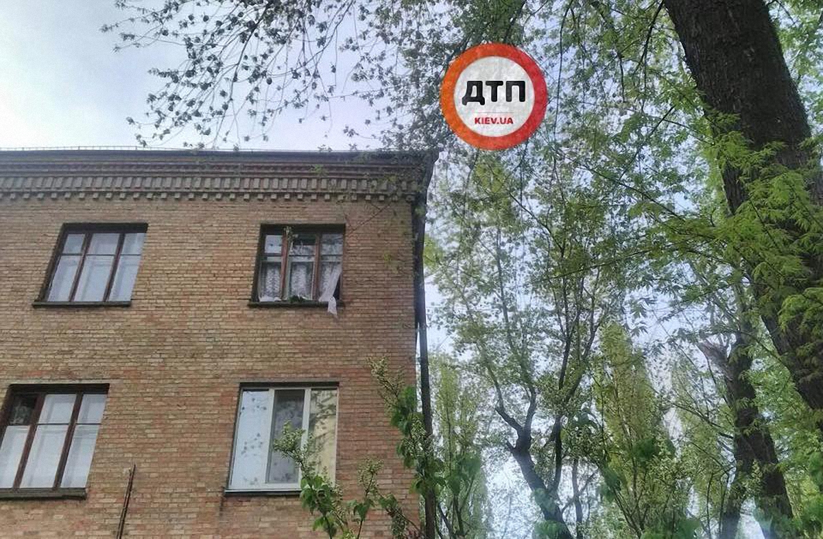 В Киеве в жилом доме прогремел взрыв (фото) - фото 1
