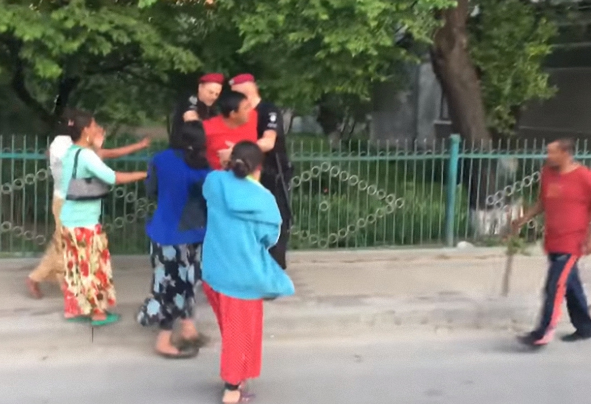 Пьяные ромы устроили дебош в Тернополе - фото 1