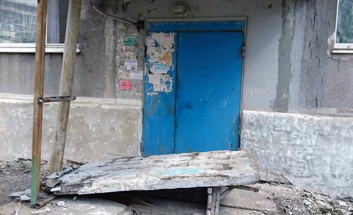 В Доброполье на детей рухнула бетонная стена - фото 1