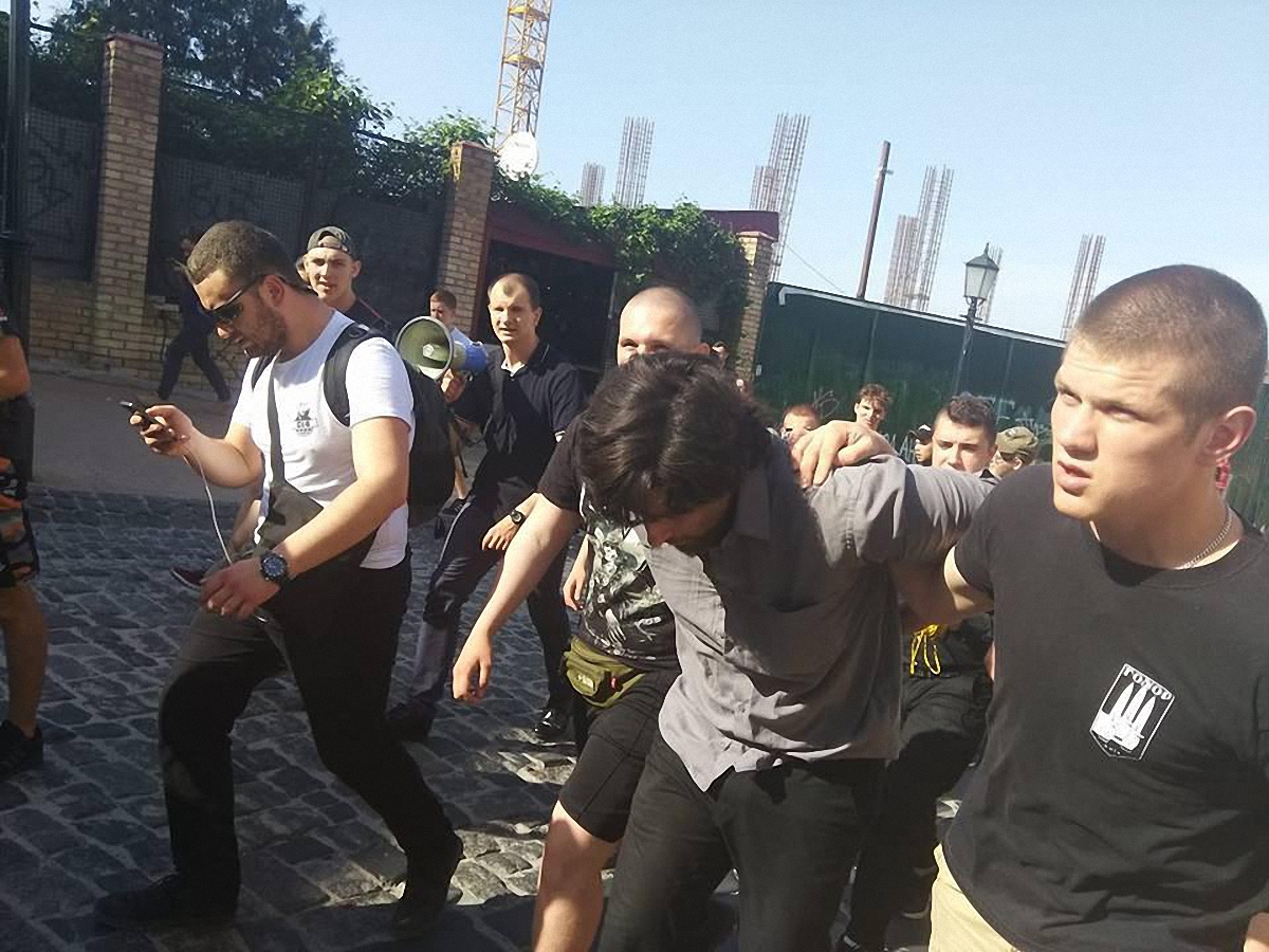 Активисты С14 схватили террористы Лусварги - СБУ устранилась - фото 1