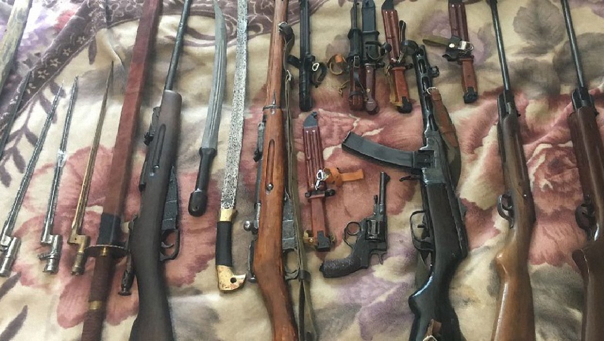 У жителя Ровно обнаружили "склад" боеприпасов и оружия - фото 1