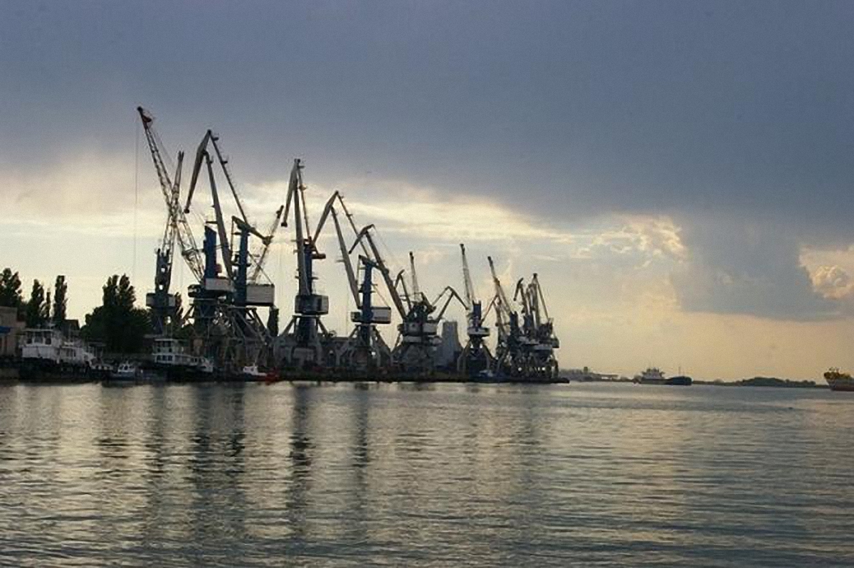 В порт Мариуполя не могут зайти 144 корабля - фото 1