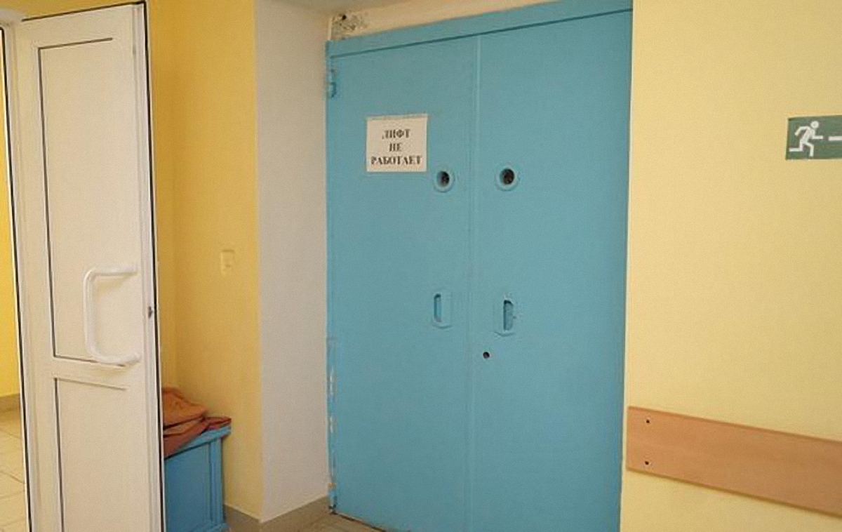 Заместитель главврача одесского роддома погиб, пытаясь починить лифт - фото 1