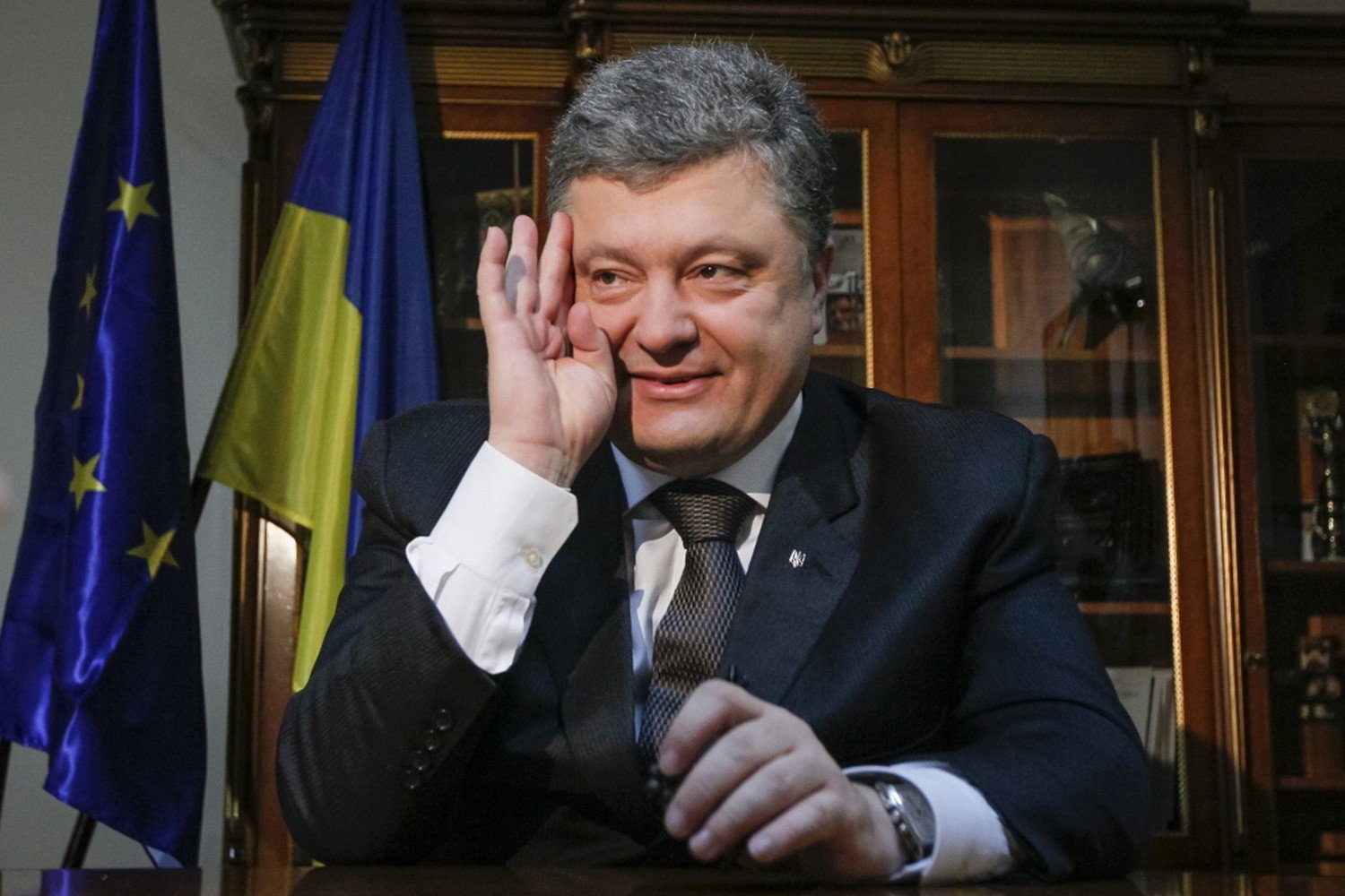 По репутации президента Порошенко нанесен серьезный удар - фото 1