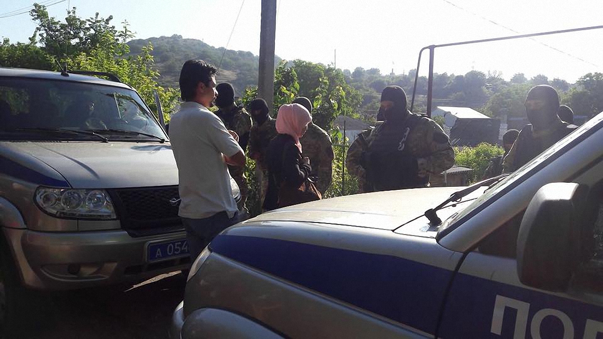 Оккупанты задержали двоих крымских татар 21 мая - фото 1