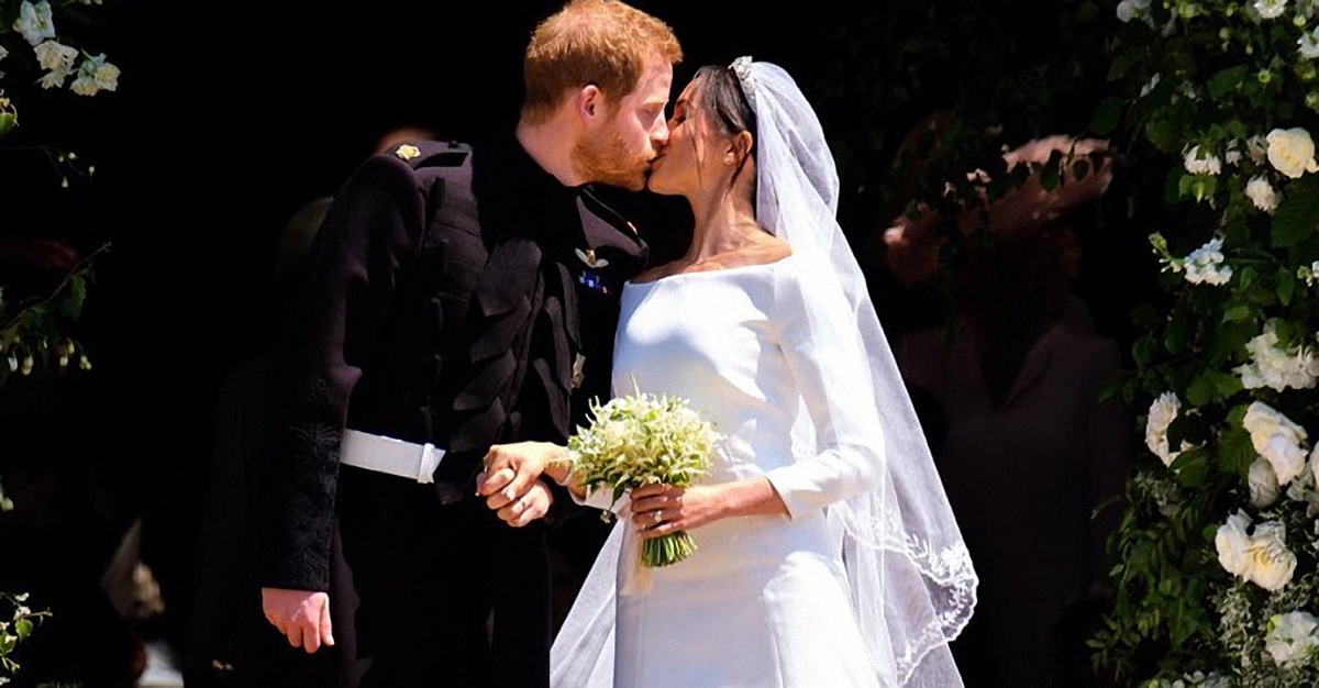 Британцам больше понравилось второе платье Меган Маркл на свадьбе с принцем Гарри - фото 1
