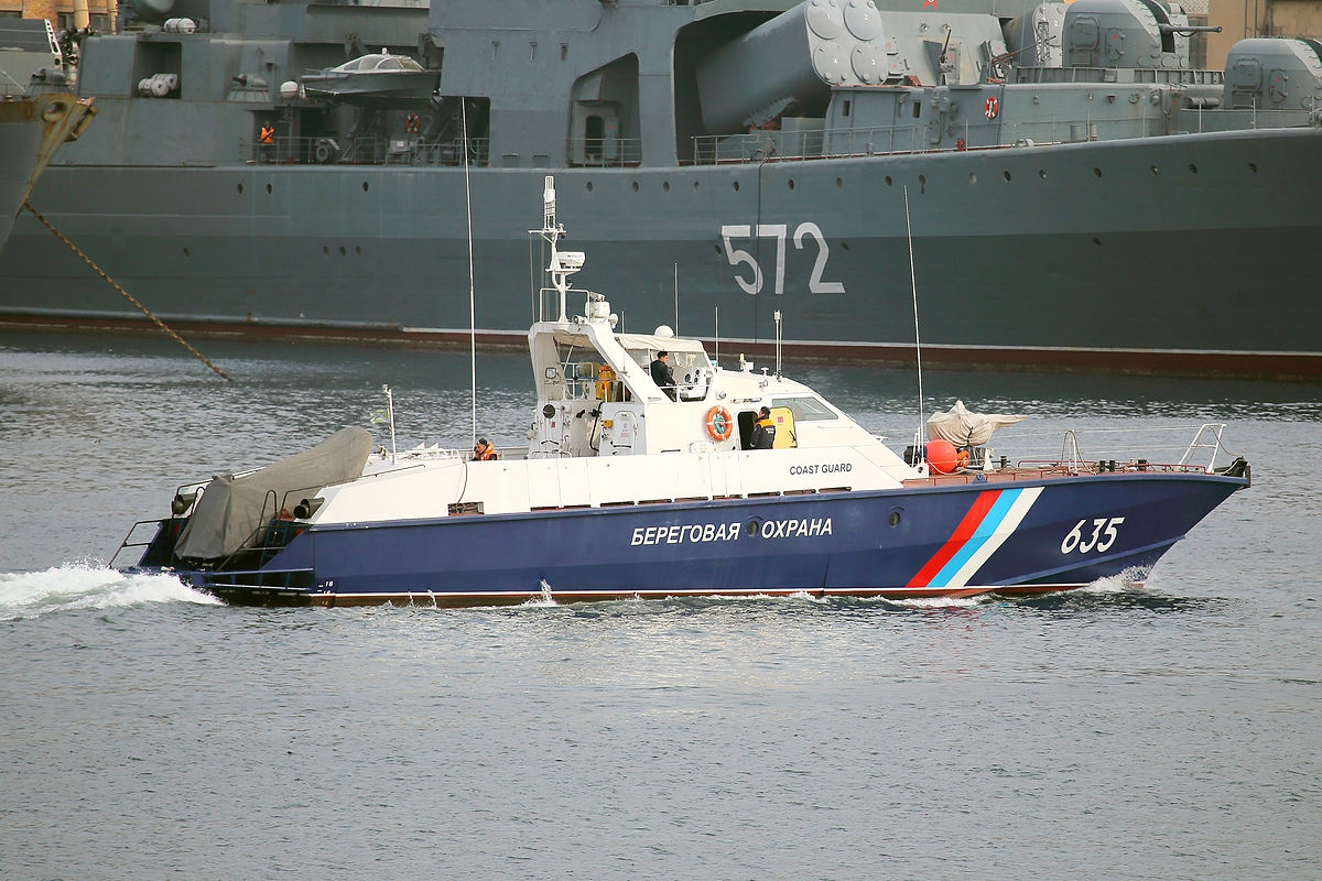 Российские террористы задерживают суда в Азовском море - фото 1