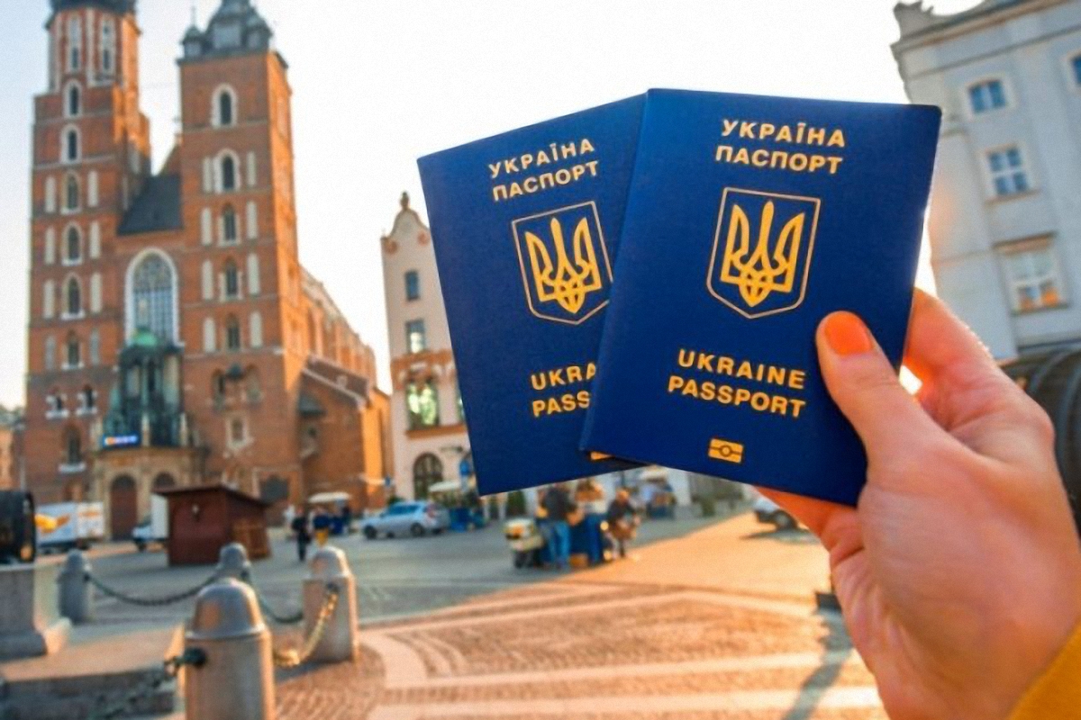 Украинцы смогут кататься в ЕС, но заплатив семь евро и заполнив анкету - фото 1