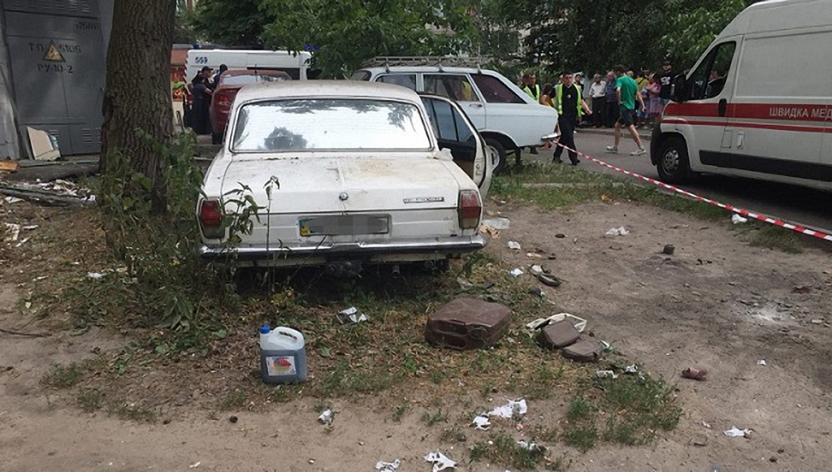 Взрыв автомобиля в Киеве: один ребенок в коме - фото 1