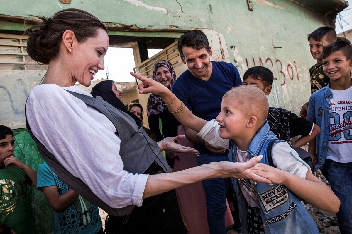 Анджелина Джоли побывала в иракском городе Мосул - фото 1