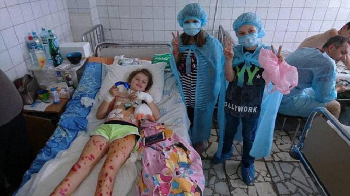 Пострадавшему во взрыве "Волги" мальчику сделали операцию - фото 1