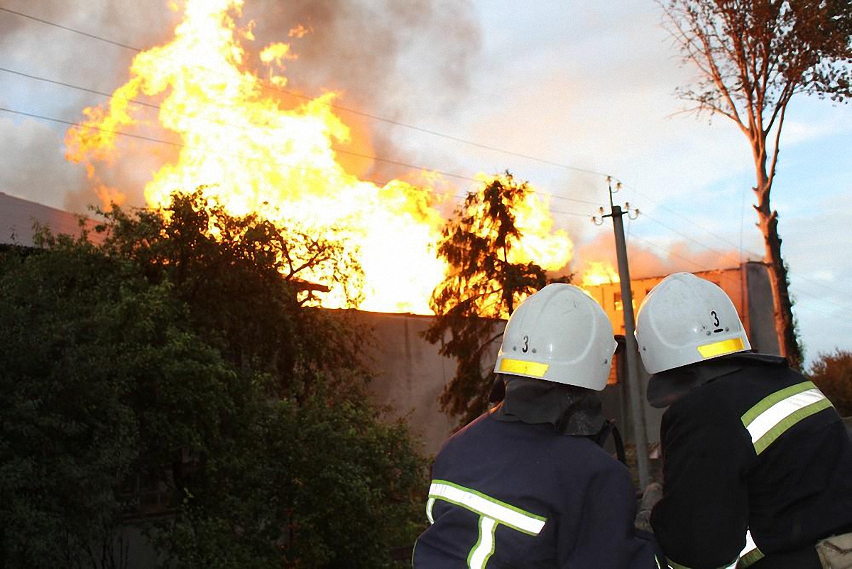 В Тернопольской области горел спиртзавод - фото 1