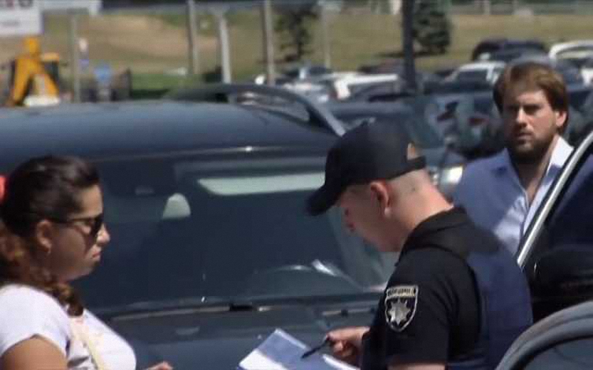 Помощник митрополита Лавры ударил чужое авто и уехал - фото 1