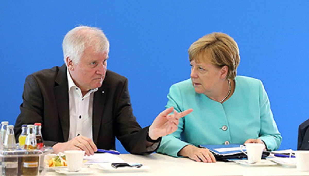 Глава МВД Германии планирует уйти в отставку - фото 1