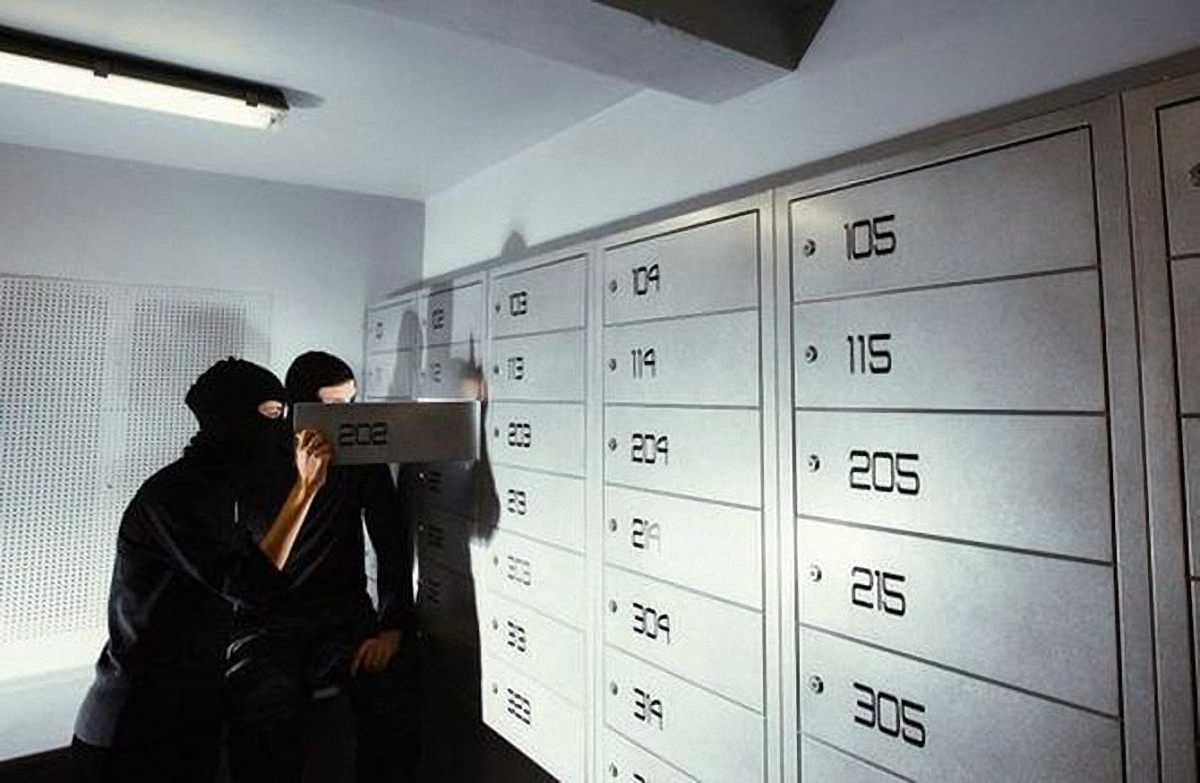 Бандиты пытались ограбить депозитные ячейки банка, но попались - фото 1