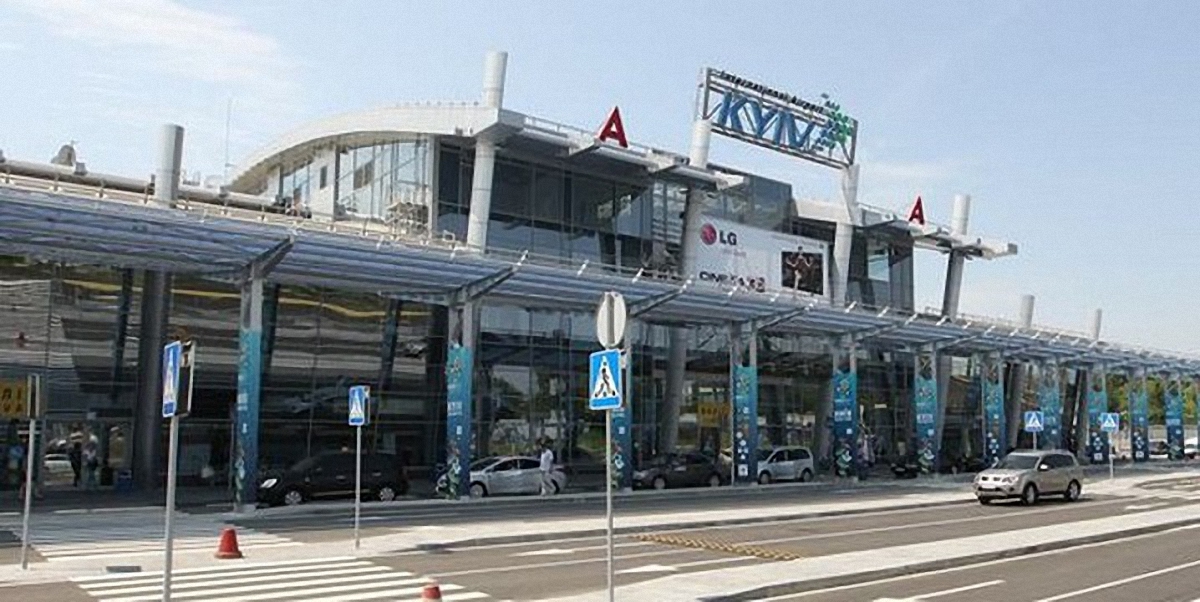 В аэропорту Жуляны украинцы 12 часов не могут вылететь в Болгарию - фото 1