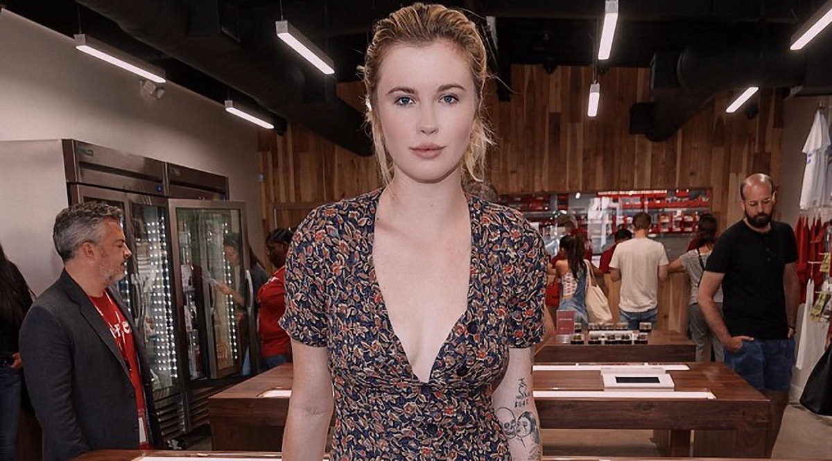 Айрленд Болдуин показала грудь на откровенном фото - фото 1