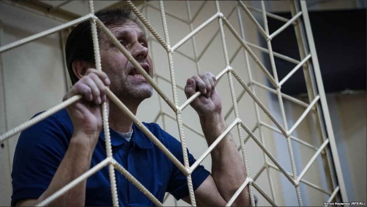 Владимир Балух читает материалы уголовного дела в другом СИЗО - фото 1