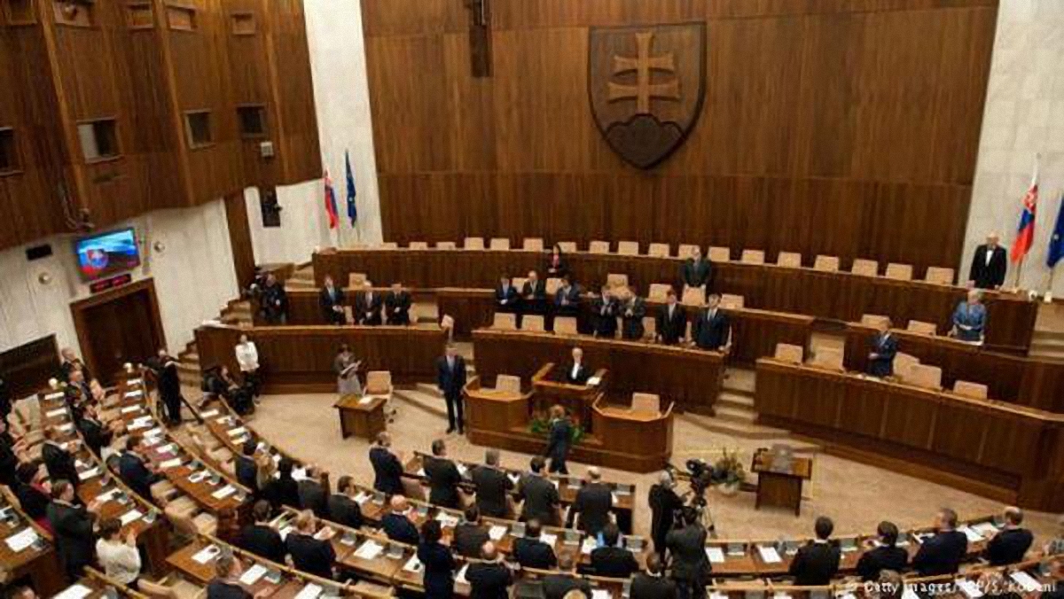 Депутаты из Словакии намерены нелегально побывать в Крыму в августе - фото 1