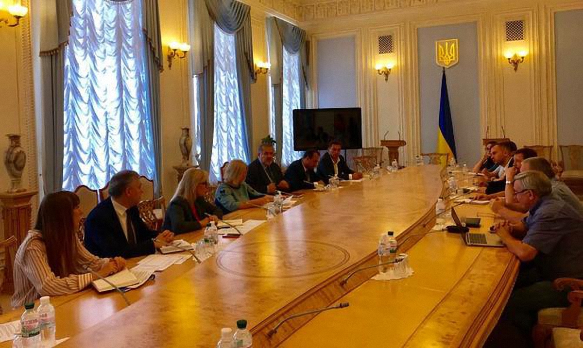 Ирина Геращенко побывала на встрече с родными политзаключенных Кремля - фото 1