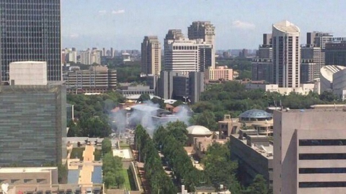 Возле посольства США прогремел взрыв - фото 1