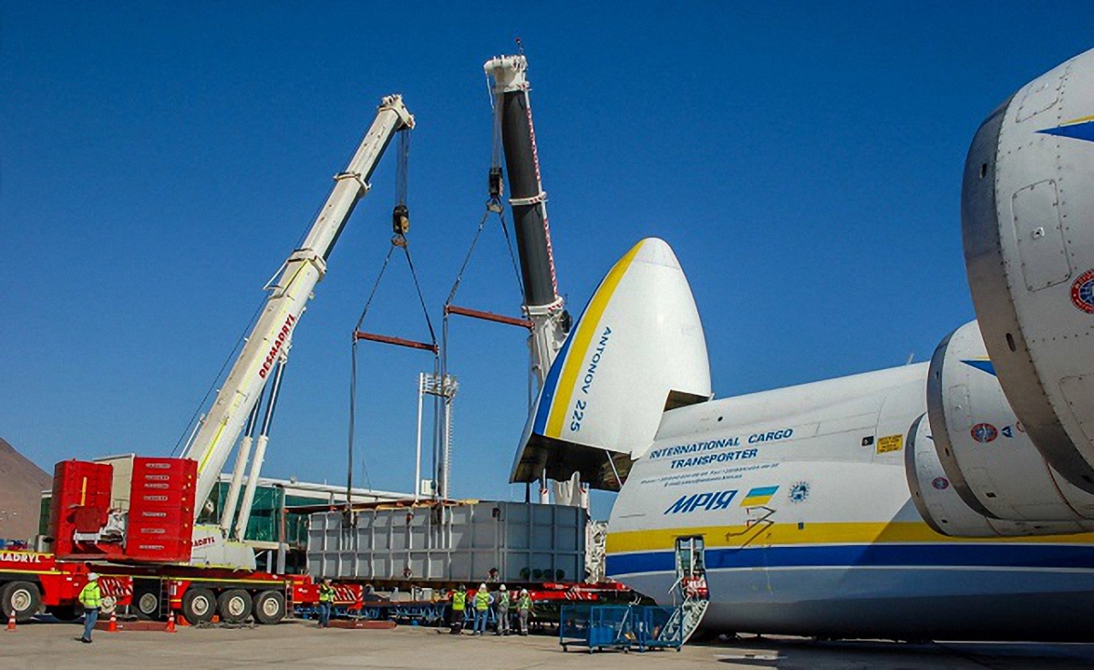 Ан-225 "Мечта" завершил рейс по доставке грузов из Чили в Боливию - фото 1