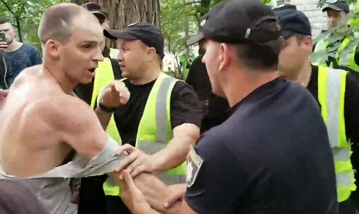 Полицейские задержали активистов Корчинского - фото 1