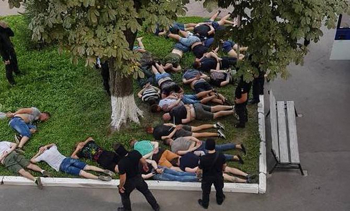 Полицейские намерены привлечь к ответственности четверых задержанных - фото 1