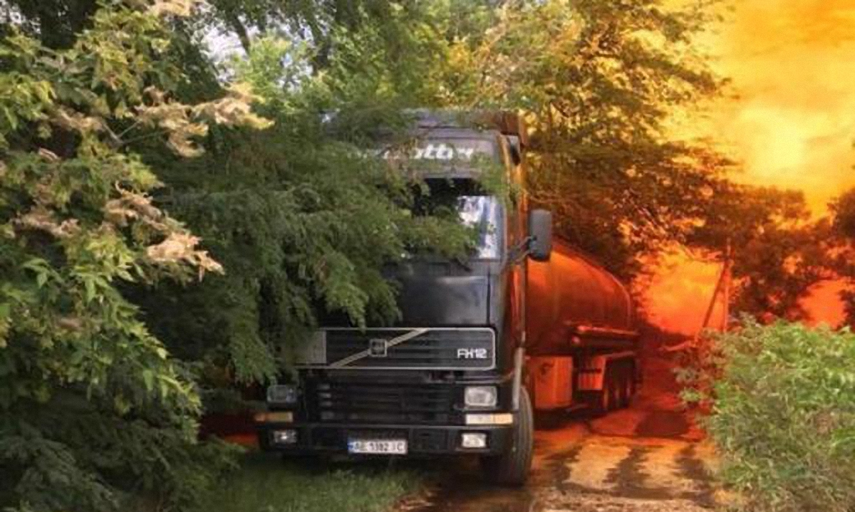 Компания незаконно осуществляла перевозку особо опасного груза - фото 1