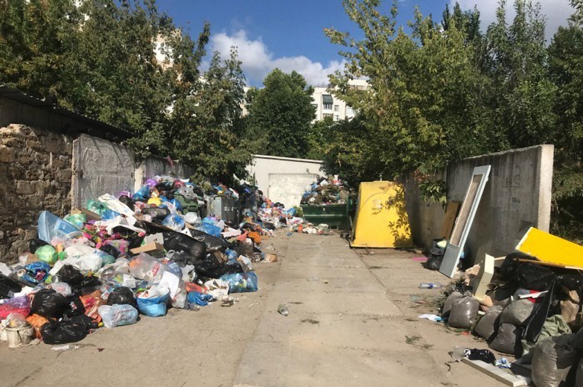 Запах оккупации в Симферополе можно почуять в любой точке города - фото 1