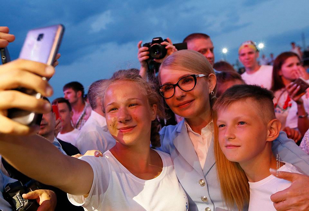Юлия Тимошенко - друг детей и муза Коломойского - фото 1
