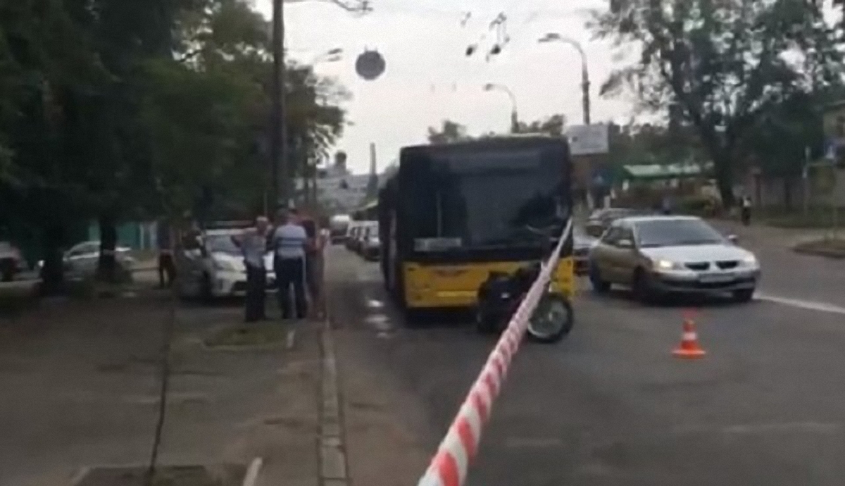 В Украине обстреляли второй за неделю тролейбус - фото 1