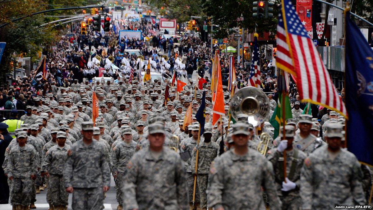 В США на год перенесли военный парад - фото 1