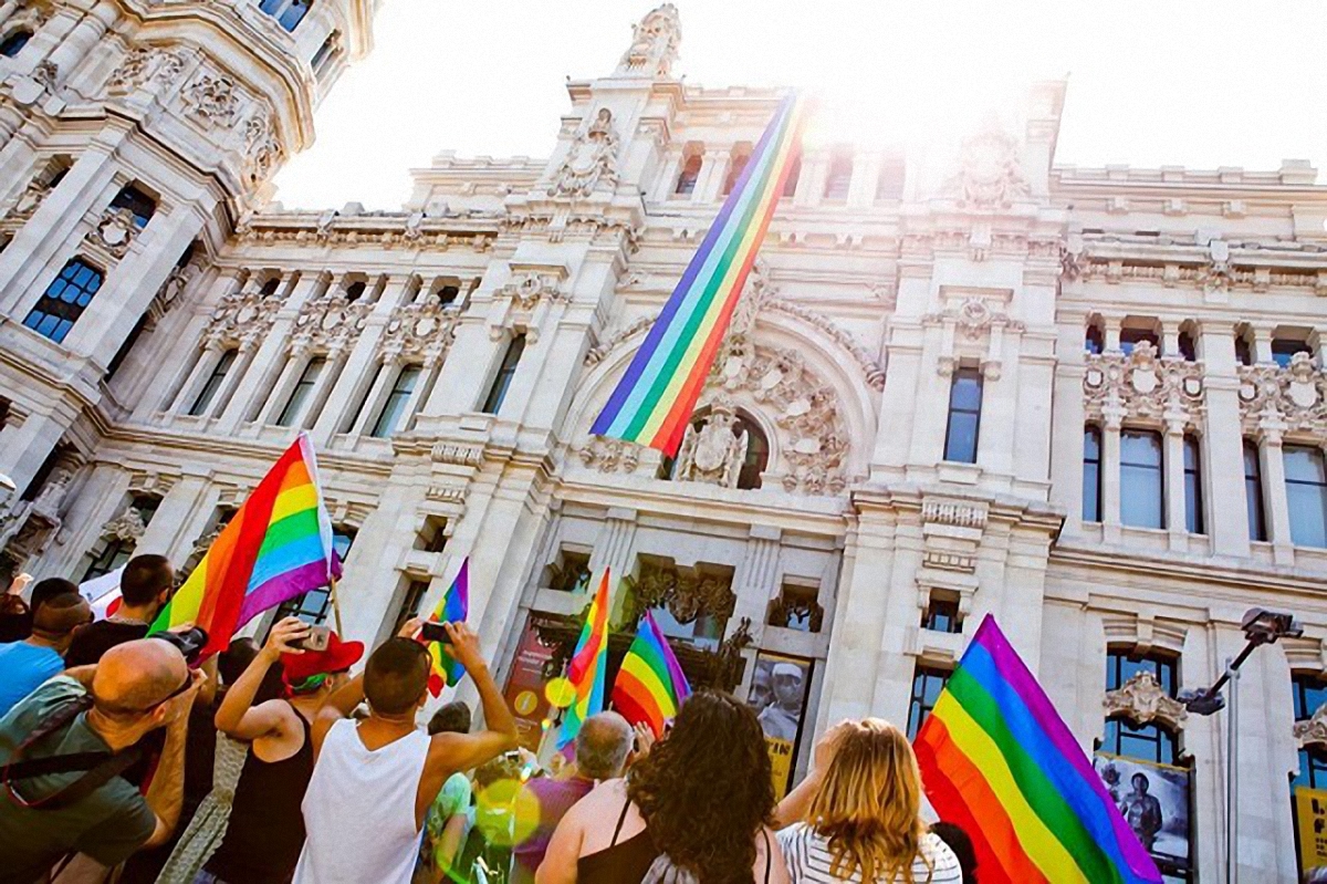 В Испании за счет государства откроют дом престарелых для ЛГБТ - фото 1