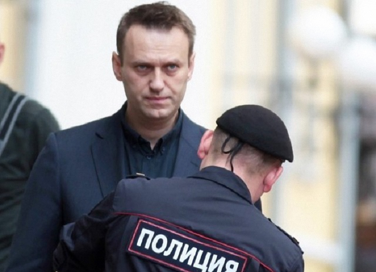 Навального задержали у собственного  дома - фото 1