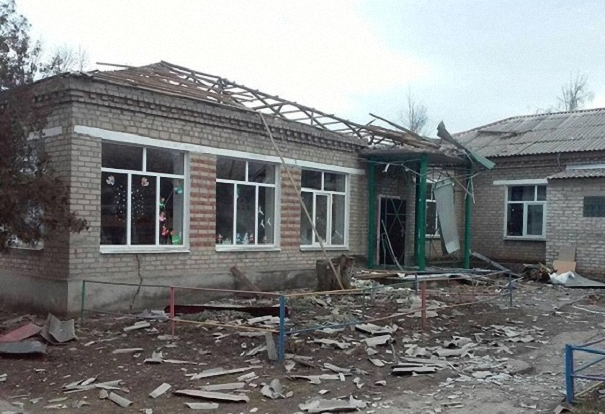 Боевики обстреляли поселок и детсад в Донецкой области - фото 1