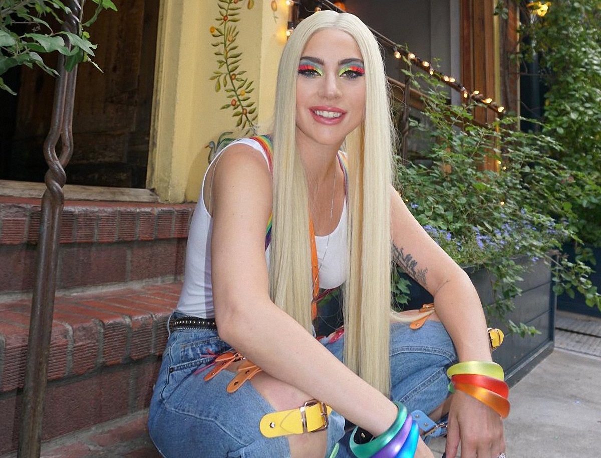 Леди Гага удивила смелой фотосессией - фото 1