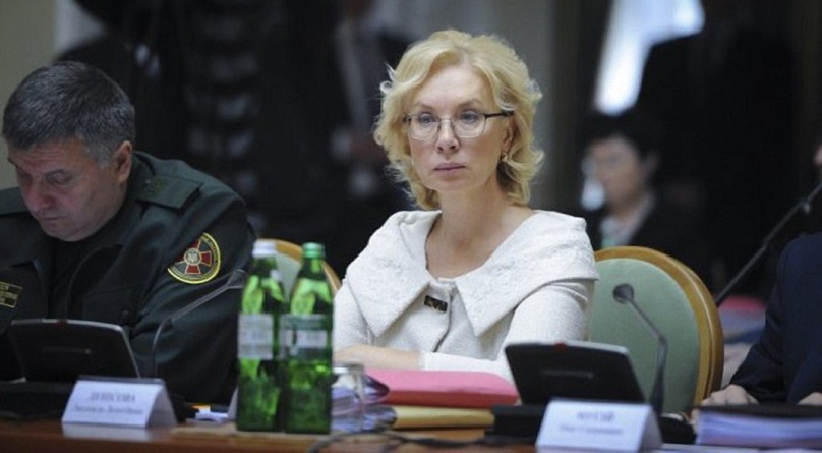 Денисова предложила помиловать всех политзаключенных - фото 1