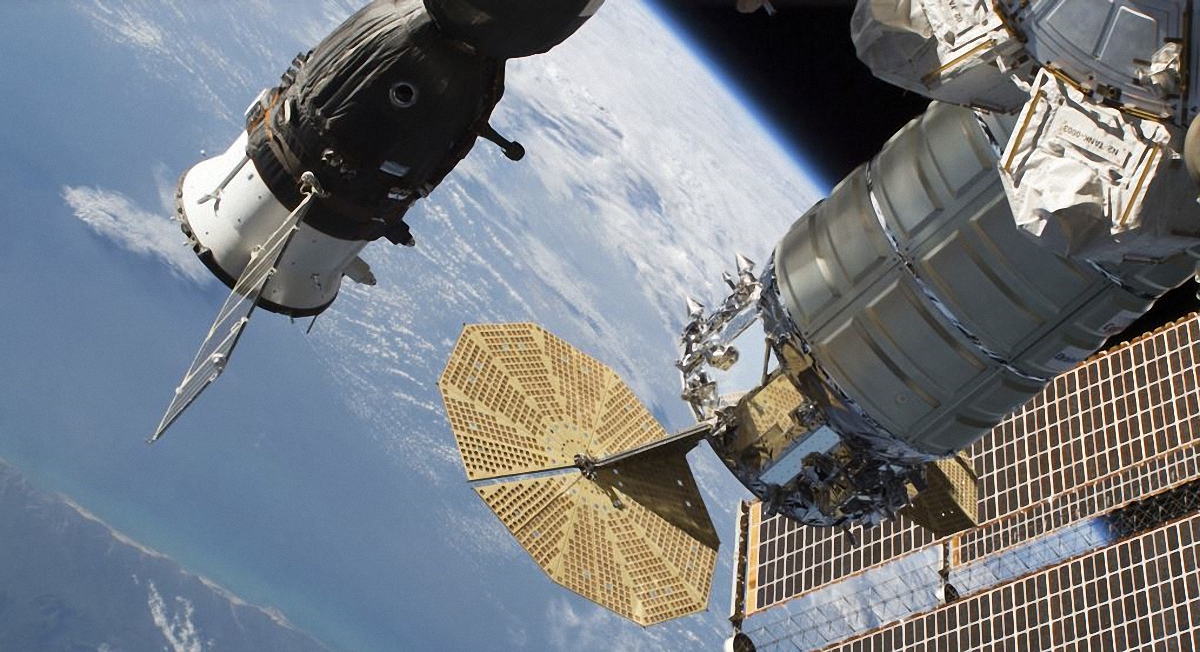 Россияне запускают в космос дырявые космолеты - фото 1
