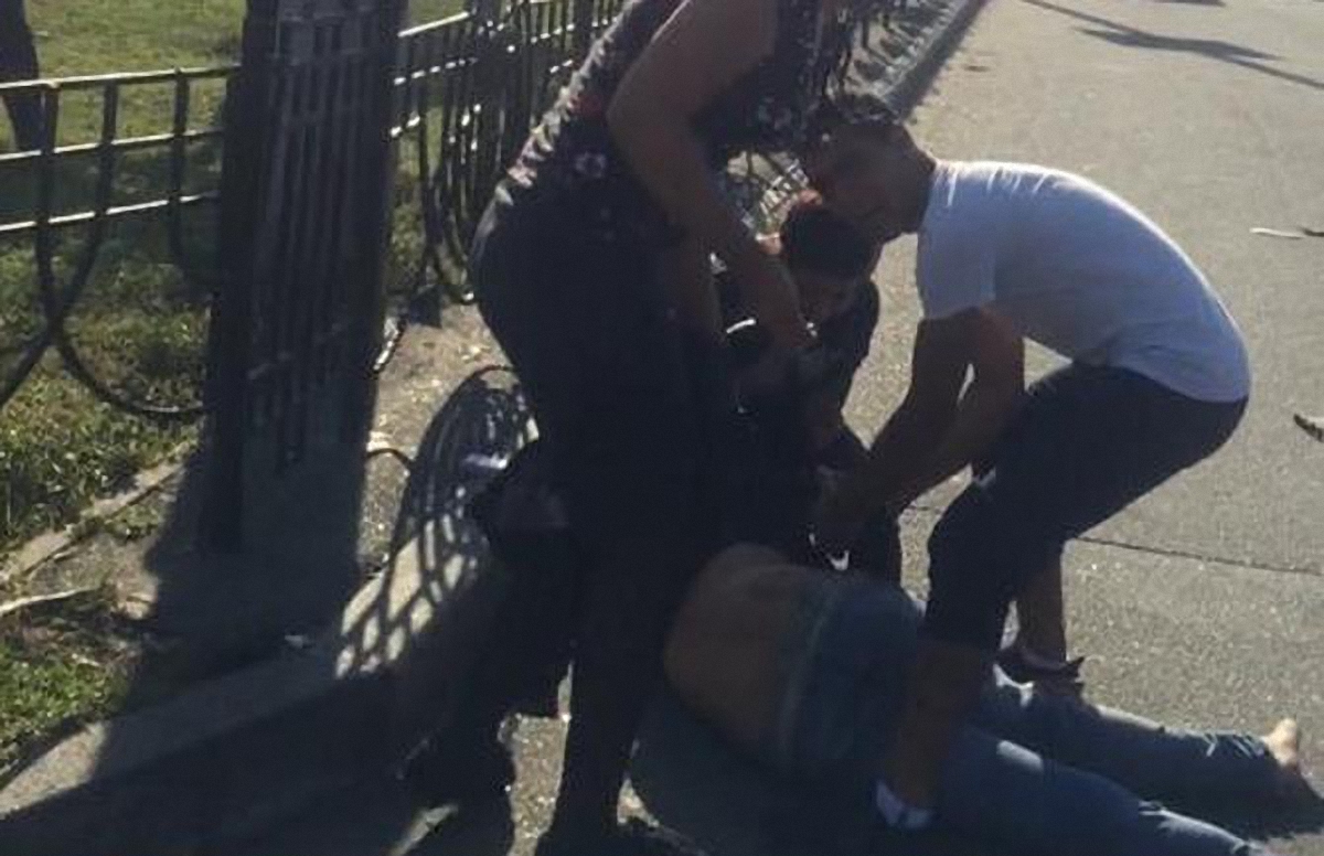 Спасаясь бегством от АТОшника ром попал под машину - фото 1