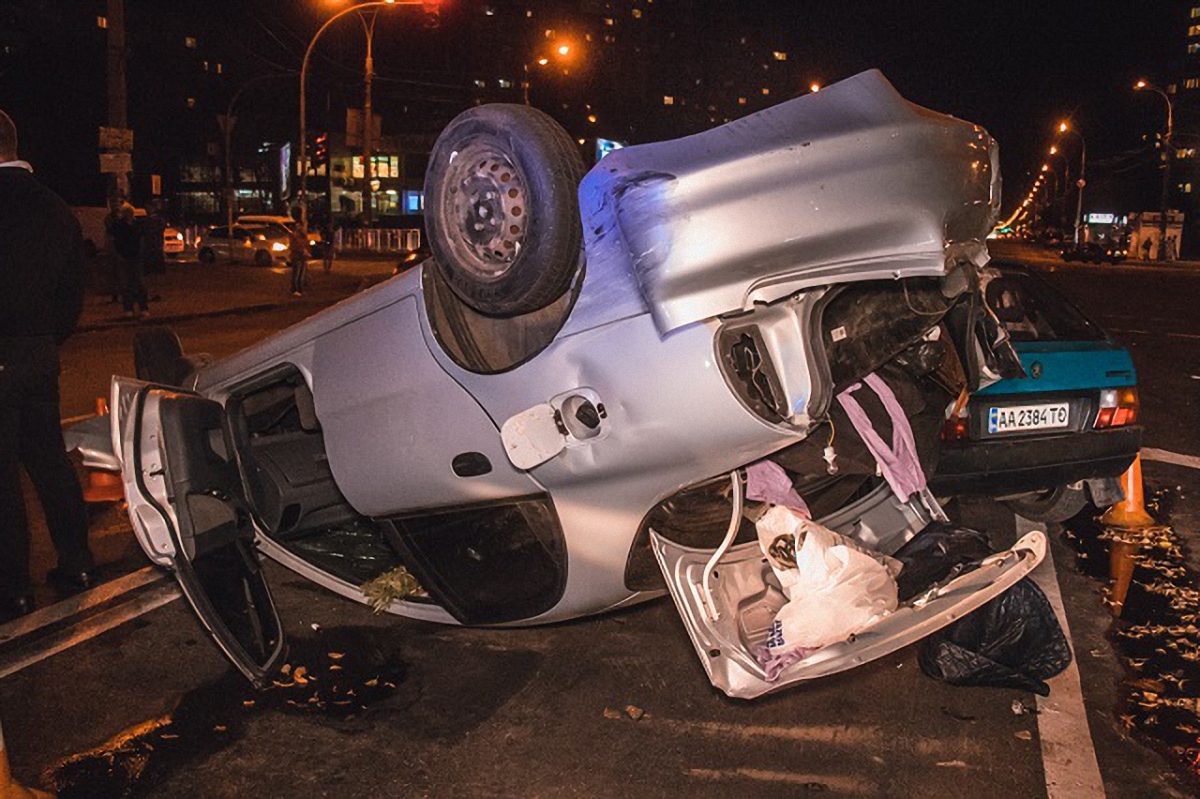 В Киеве пьяный водитель Lanos устроил массовое ДТП с пострадавшими - фото 1