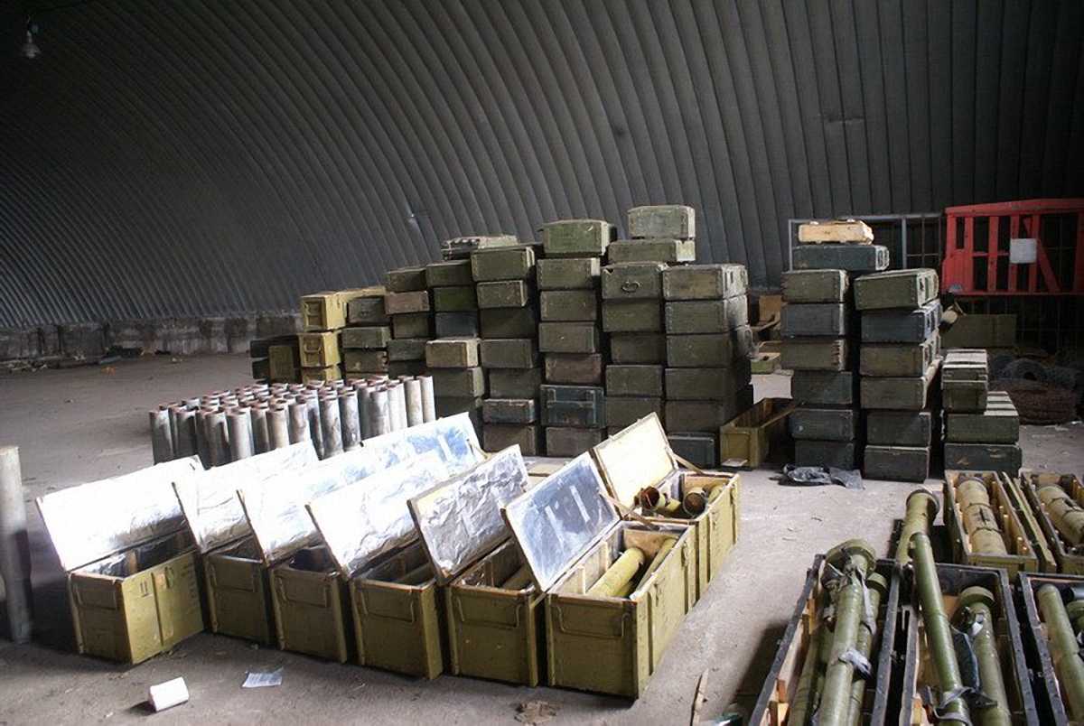 С военных складов Украины 20 лет воровали детали для техники и отправляли их в Россию - фото 1